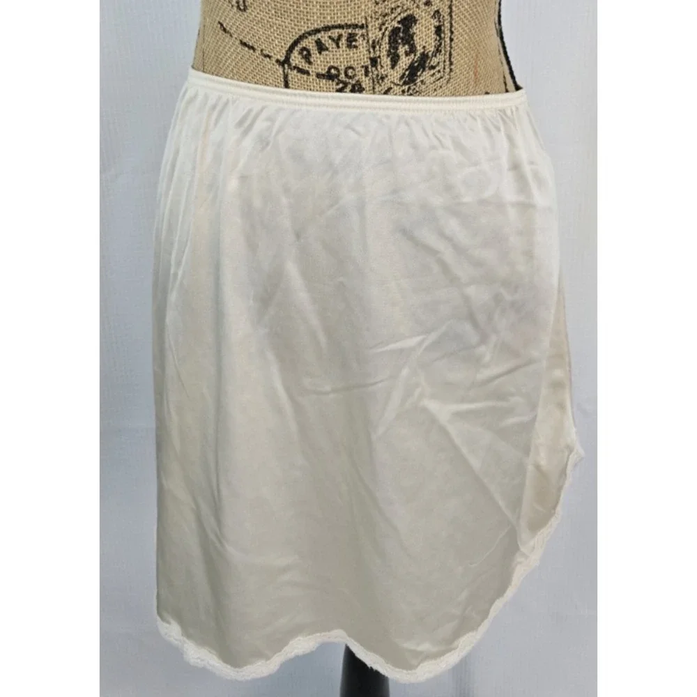 Cabernet women's Beige Short Small Half elastic‎ waist slip Petticoat Small 18